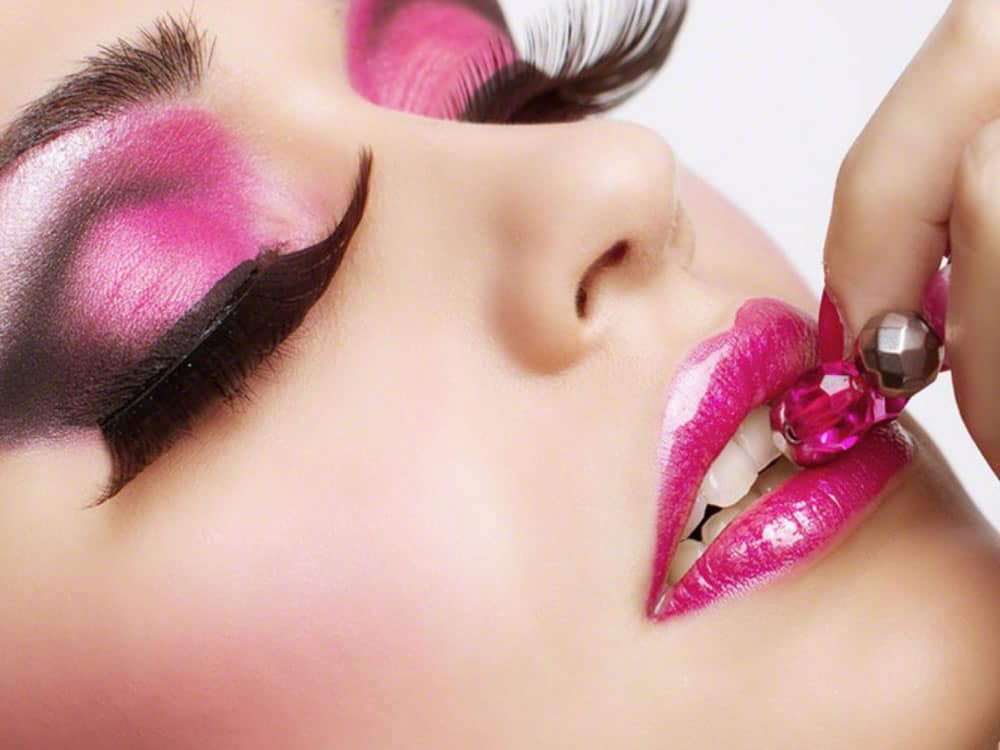 model with plump pink lips